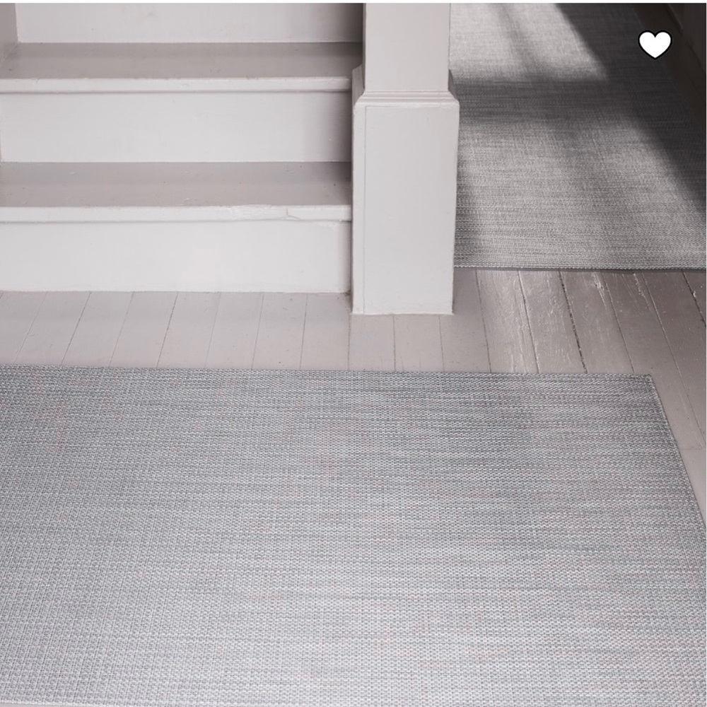 CHILIWICH Basketweave Rug
35" x 48"
Midtone Cool Grey Color - Shadow
EUC